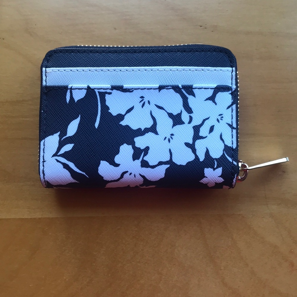 Michael Kors Wallet - Picture 2 of 4